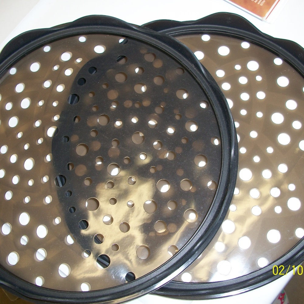 Pampered Chef Microwave Chip Maker-used
